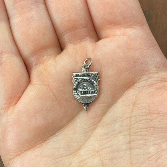 Vintage Bates & Klinke 925 Sterling "Mount Vernon GW Home" Pendant Charm - Picture 1 of 3